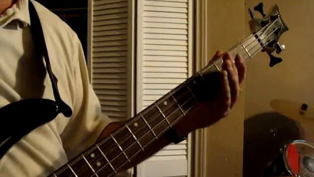 Flying High Again Bass Lines смотреть онлайн