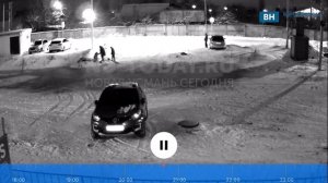 Под Воронежем школьники вытащили провалившегося в яму с водой мальчика