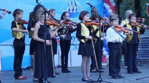 Выступление скрипачей.MOV