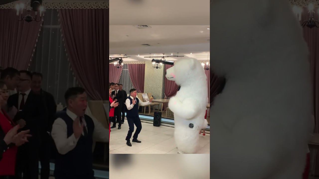 Мишка танцует зажигательный танец #медвежонок #праздник #поздравление
