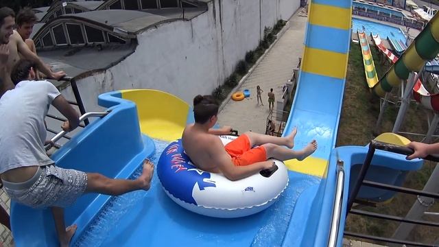 Banana Curve Water Slide at Europark Tbilisi смотреть онлайн