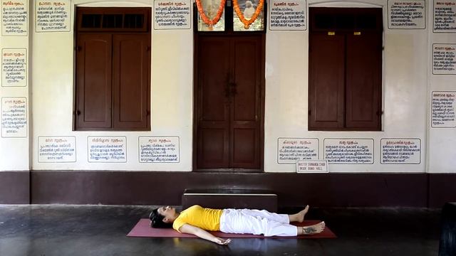 30 minutes practice of Sivananda Yoga for beginners to intermediates смотреть онлайн