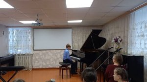 Сержантов Илья исполняет Л.В. Бетховен - "Сонатина соль мажор в двух частях". Фрагмент выступления