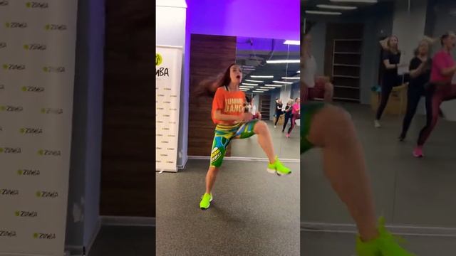 Тренировка на -800 ккал начинается так ??☝️ #dance #zumba #fitness #тренировка