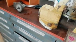 Добавляем смазку в редуктор STIHL FS 490 C-EM