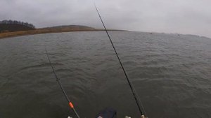 Ловим судака поздней осенью с лодки на реке Кама