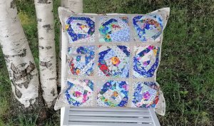 Подушка в стиле пэчворк.