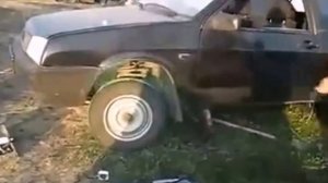 прикол 2015 как завести машину  с помощью домкрата и веревки !!!