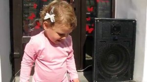 Kate BY. Kate is dancing. Катя танцует под музыку Skip To My Lou. Катя и зарядка. Танец от Кати.