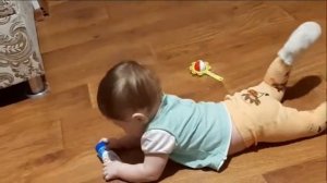 Что умеет ребёнок в 7 месяцев