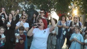 Запуск белых голубей в честь Дня рождения Майкла Джексона-2024. Москва, Новинский б-р.