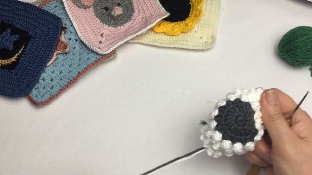 3) Квадрат "Овечка". Вяжем из остатков пряжи объёмные квадраты. Детский коврик крючком. #вязание смотреть онлайн