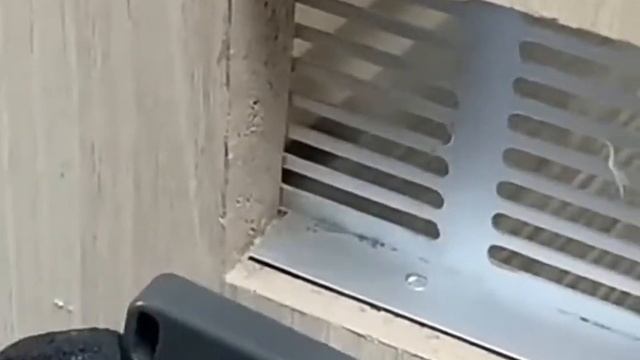 Как установить ведро для мусора и полки под мойку на кухне держатели на дверцу смотреть онлайн