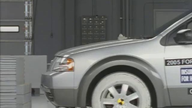 2005 Ford Freestyle moderate overlap IIHS crash test