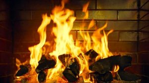 Музыка камина с горящими дровами и естественными звуками огня.