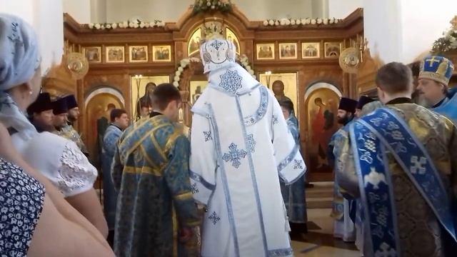 Праздник Почаевской иконы Божьей Матери. Архиерейская служба смотреть онлайн