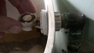 Почему течёт унитаз Три причины