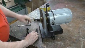 Самодельные станки  Точило с трёхмерным подручником.