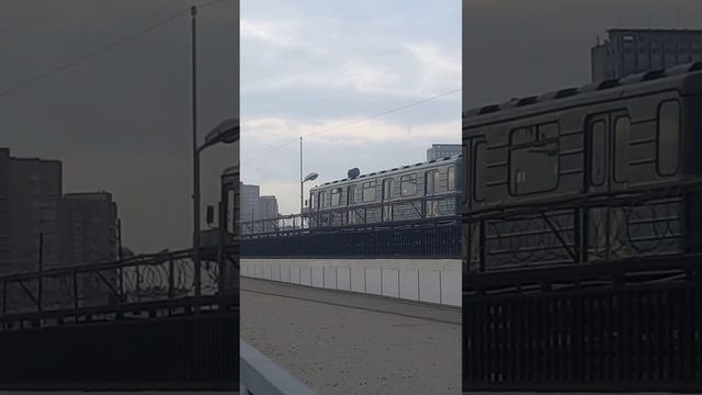 [81-717/714] проезжает Нагатинский метромост #метро #метрополитен #номерной #электропоезд смотреть онлайн