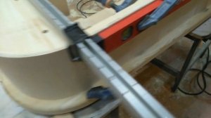 Радиусный подступенок из фанеры, пригласительная ступень.