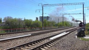 Старинный паровоз ФД20-2109 с ретро-поездом