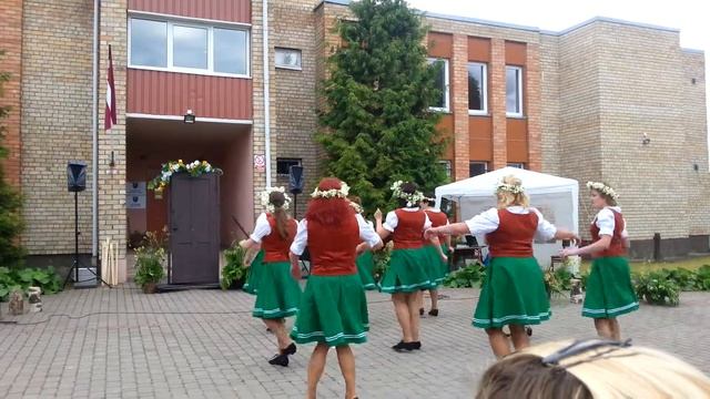 Линейные танцы. Праздник в Калнциемсе