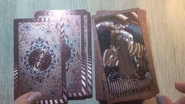 Распаковка годной колоды Таро с Алиэкспресс. Красивая, качественная. Пластиковая... смотреть онлайн