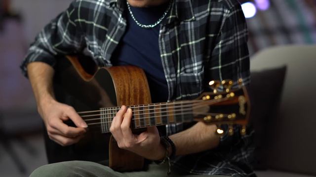 This Guitar Sounds Incredible! смотреть онлайн