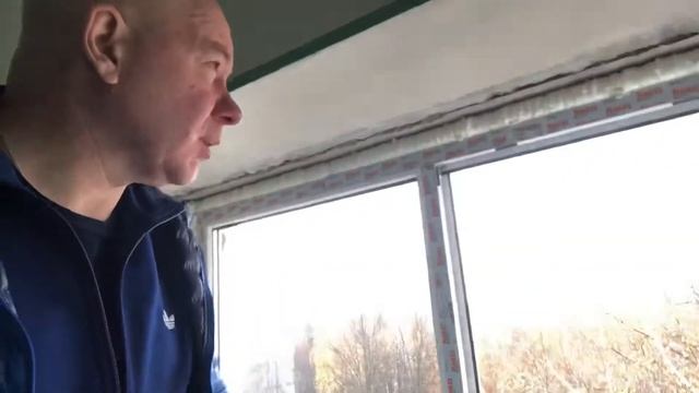 В нашем доме изменения. Замена старых сгнивших деревянных окон на новые пластиковые. смотреть онлайн