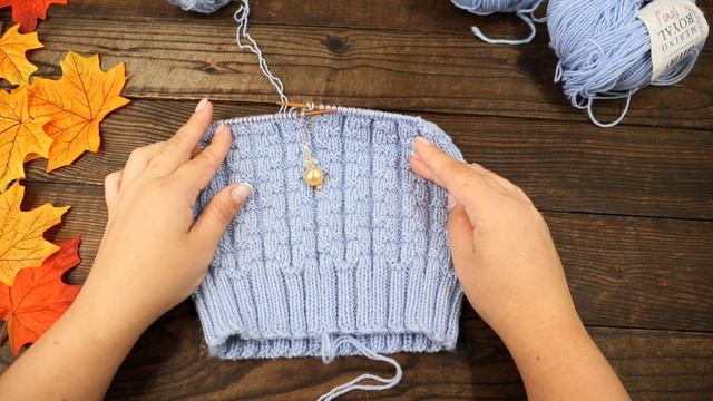 Шапка мальчику спицами ? узором из лицевых и изнаночных петель смотреть онлайн