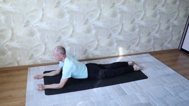 Отличная утренняя разминка позвоночника. Подходит начинающим и людям в возрасте. смотреть онлайн