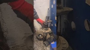 Как работает старый и новый амортизатор.