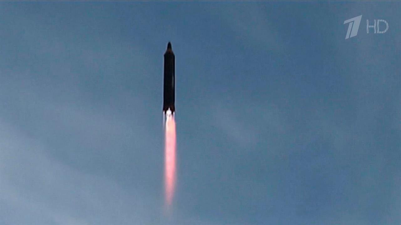 КНДР запустила межконтинентальную баллистическую ракету