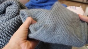 НАВЯЗАЛА! СНУД СПИЦАМИ, ГЕТРЫ С ПОМПОНАМИ, ВЫСОКИЕ МИТЕНКИ СПИЦАМИ, СВИТЕР СПИЦАМИ. МОИ НОВЫЕ РАБОТ