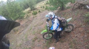 уроки эндуро, спуск по склону