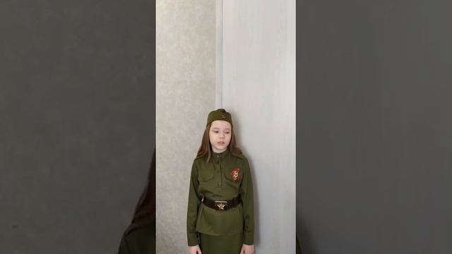 Стихотворение Гусаровой Татьяны Дневник Тани Савичевой в исполнении  Ашовской Вероники 3 В