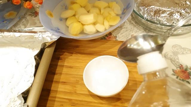 Вкусное горячее блюдо в духовке. Рецепт мяса в фольге в духовке с картошкой. смотреть онлайн