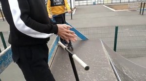 Обучалка на то как скатиться с рампы и залететь на рампу.