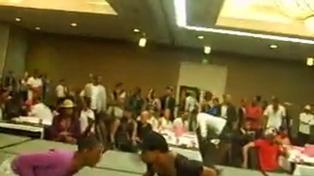 Julian Mizrahi vs ??????? (Virgin Vogue) смотреть онлайн