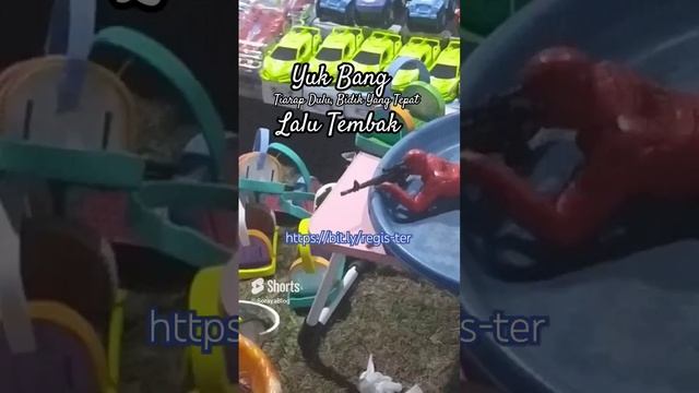 Meme Mainan Boneka Lucu Bergerak - Yuk Bang Tiarap Dulu, Bidik Yang Tepat, Lalu Tembak