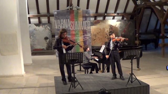Trio Con Brio plays Shostakovich 5 pieces - Alexander Zayranov, Martin Zayranov and Emil Boyadziev смотреть онлайн