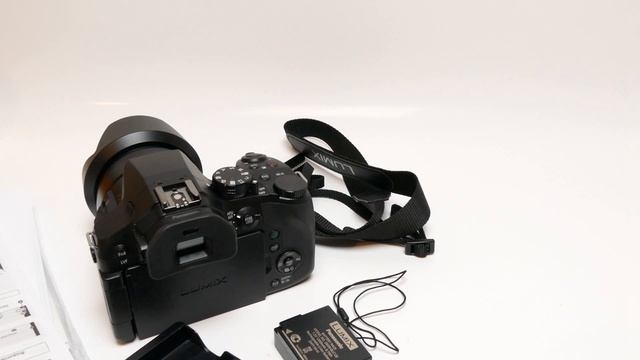 Lumix FZ 300 (FZ330) 4K Unboxing & First Start - Panasonic Video смотреть онлайн