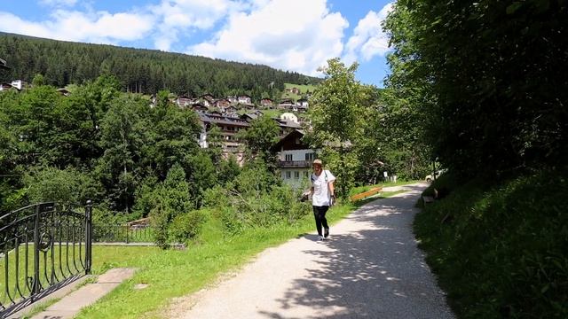 We cannot believe this is ITALY! Exploring DOLOMITES - SECEDA, ORTISEI & ST MADDALENA by camper van смотреть онлайн