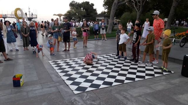 Брейк данс и бархатный сентябрь в Ялте смотреть онлайн