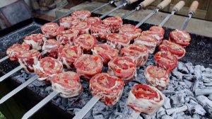 Сочный шашлык из мясного ассорти. Вкусное  мясо с овощами на мангале. Настоящее мужское блюдо!