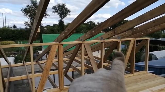 Двухскатная крыша своими руками. Кровельные работы.