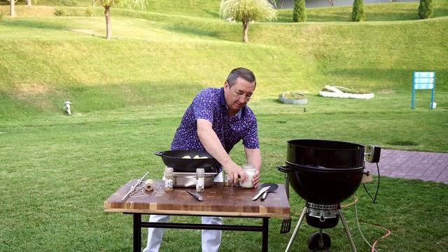 Рёбра МРАМОРНОГО Быка на вертеле WEBER смотреть онлайн