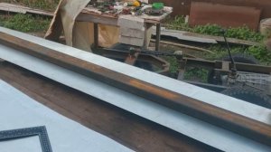 Крутой способ загнуть жесть для отлива или на конек крыши. Своими руками по колхозански?