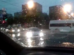 Рязань - Ливень затопил дорогу у Атрона-2012-06-06-20-44-04.mp4