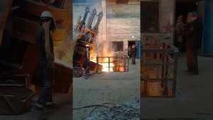 Плавка металла в электродуговой печи ДСП-1.5